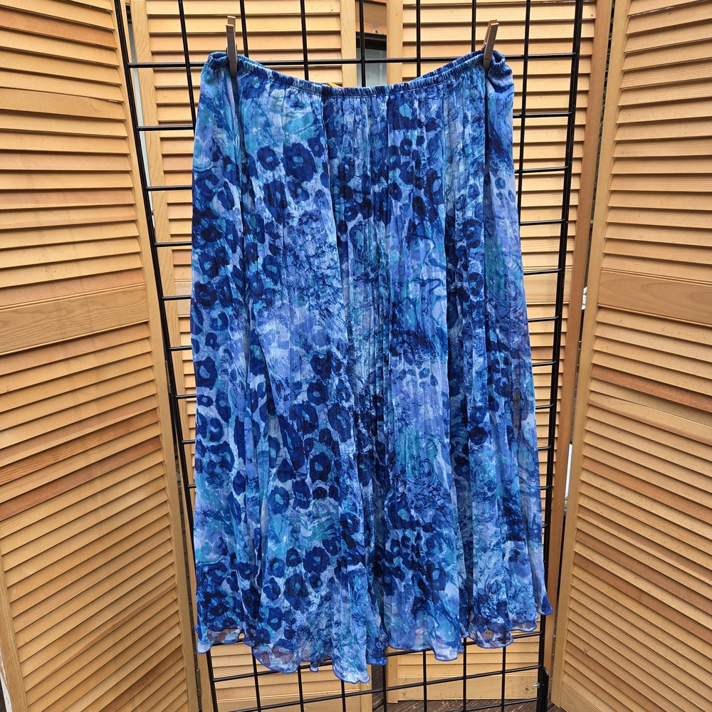 Ruby Rd. Gorgeous Blue And White Patterned Skirt - image 1